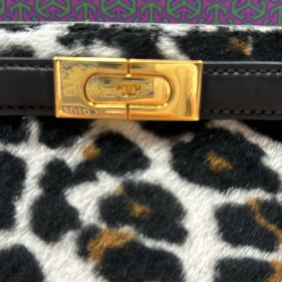 TORY BURCH LEE RADZIWILL SMALL LEATHER AND LEOPARD PRINT SHEARLING BAG - Picture 13 of 16